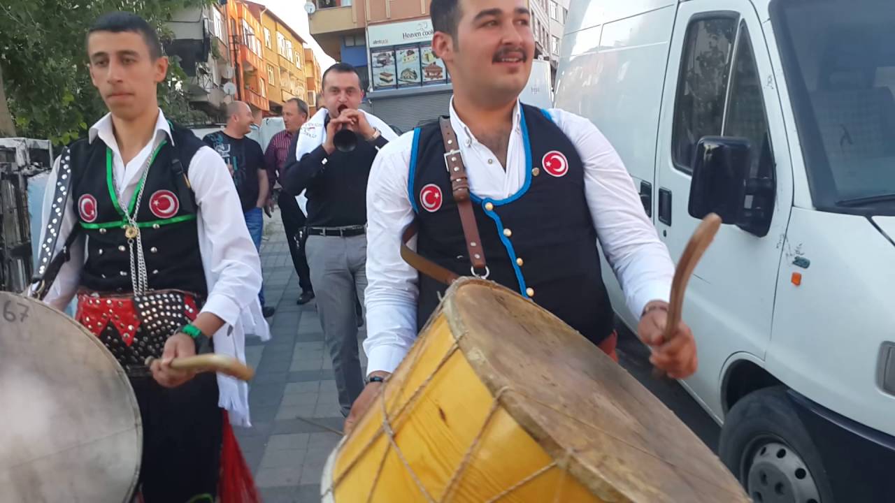 Geleneksel Kıyafetlerle Görsel Ahenk Sunuyoruz